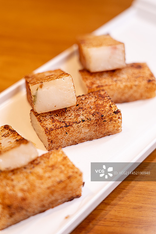 广东广州粤式小吃早茶点心香煎萝卜糕图片素材