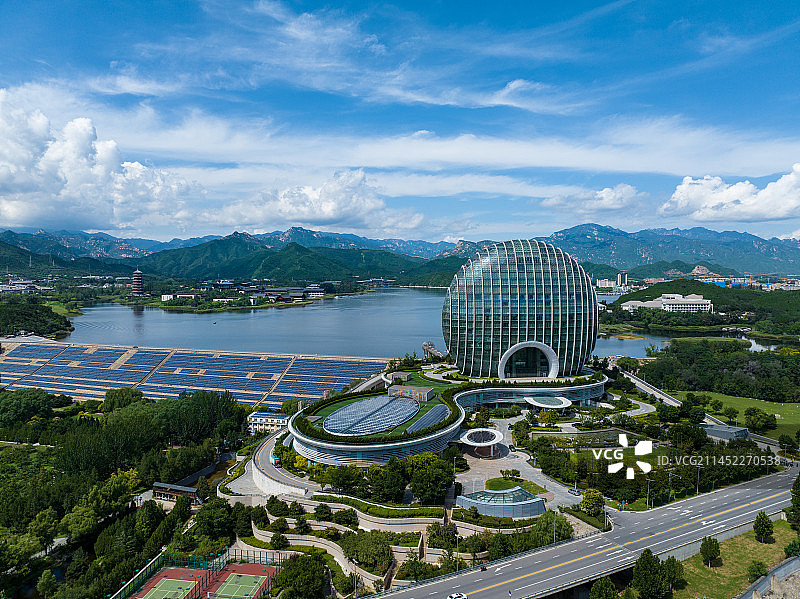 航拍蓝天白云下北京怀柔雁栖湖APEC举办地日出东方建筑图片素材