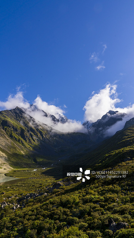 雅加埂贡嘎山国家级风景名胜区康定泸定两县的界山图片素材