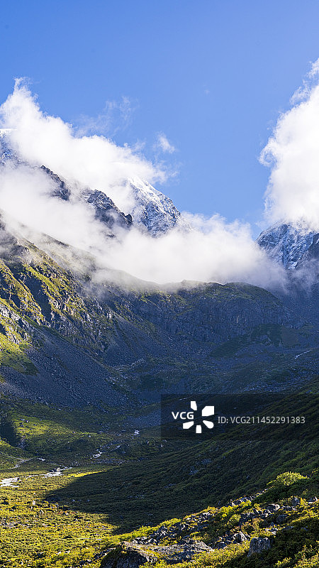 雅加埂贡嘎山国家级风景名胜区康定泸定两县的界山图片素材
