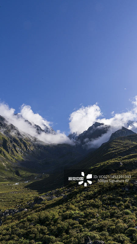 雅加埂贡嘎山国家级风景名胜区康定泸定两县的界山图片素材