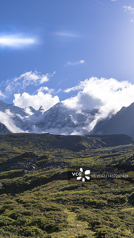 雅加埂贡嘎山国家级风景名胜区康定泸定两县的界山图片素材