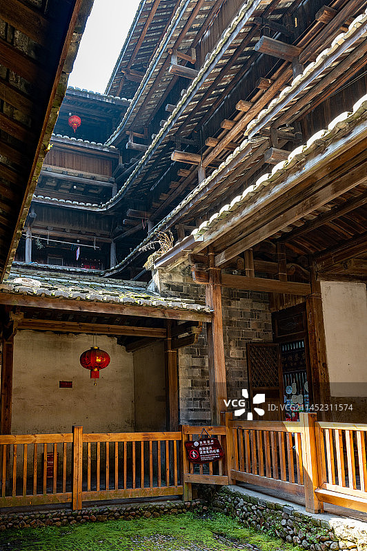 航拍福建漳州南靖云水谣景区古城和贵楼图片素材