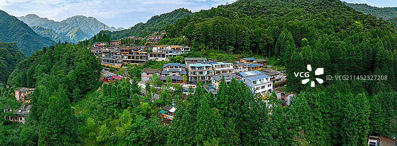 山坡上的别墅区 成都青城后山泰安乡红岩村 青城别院图片素材