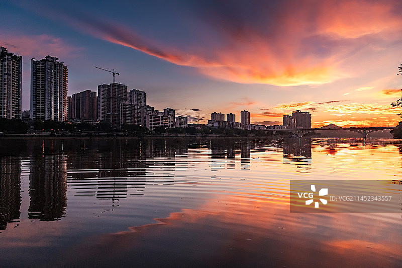 重庆市合川区城市风光--美丽朝霞图片素材