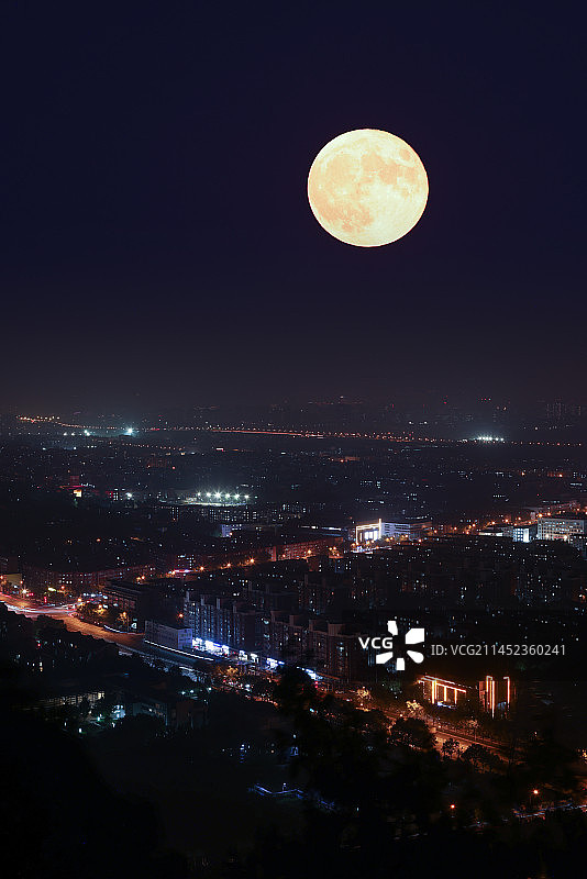 满月,城市夜景,中秋节,团圆图片素材