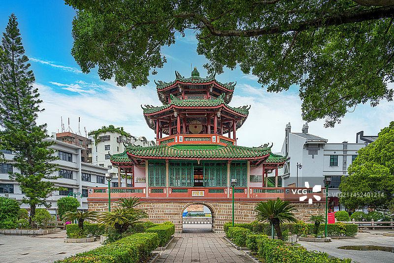 夏季白天广东揭阳著名景点进贤门城楼风光图片素材