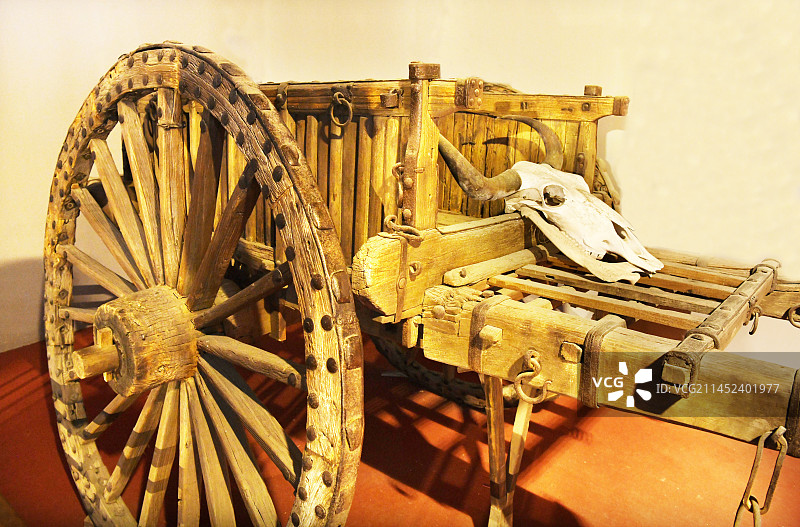 山东枣庄鲁南民俗博物馆馆藏展品——清代勒勒车图片素材