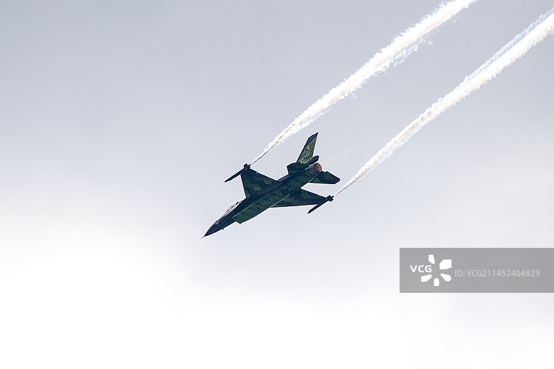 F16战斗机参加巴黎航展图片素材