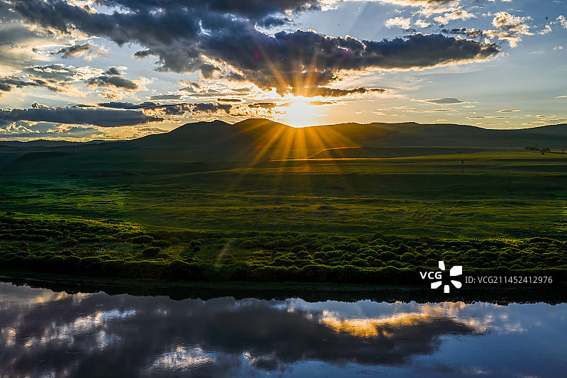 河流，倒影，漂亮的晚霞图片素材