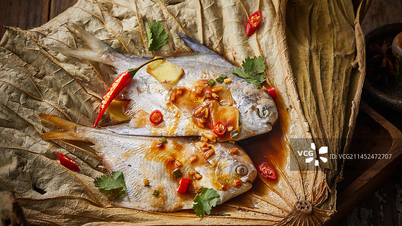 荷叶蒸鲳鱼图片素材