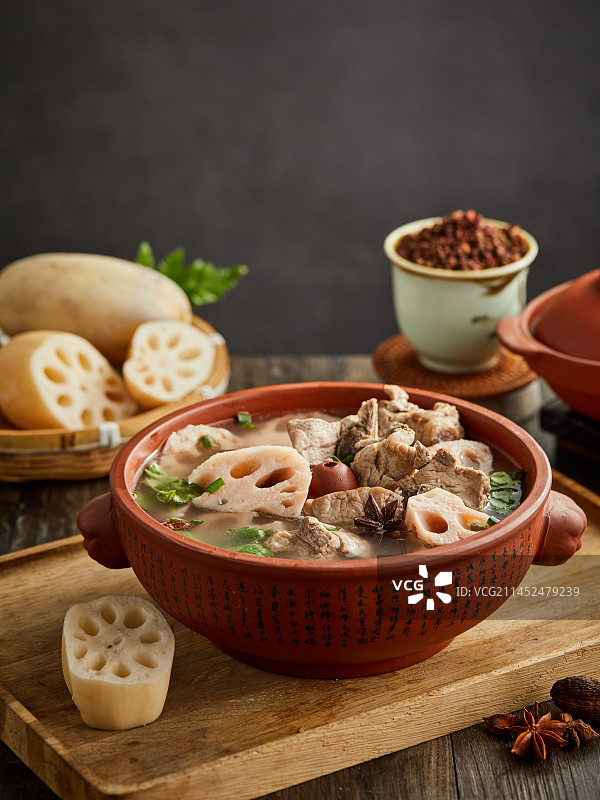 莲藕排骨汤图片素材