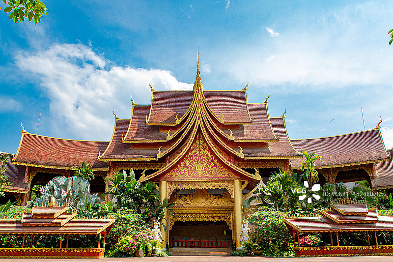 寺庙 湖水 曼听公园 佛寺 大象 石雕 傣族 西双版纳 云南 热带图片素材