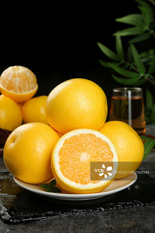 深底上的桔柚图片素材