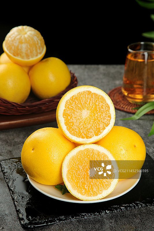 深底上的桔柚图片素材