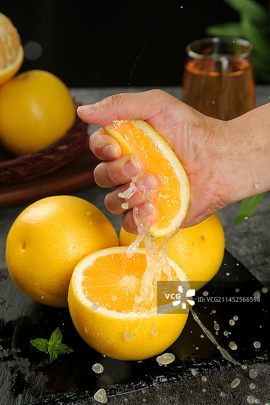 深底上的桔柚图片素材