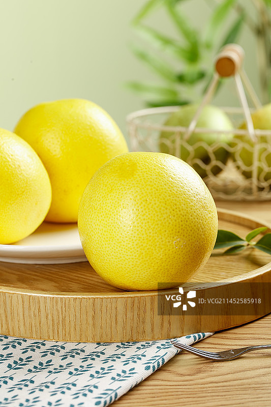 浅底上的南非橙柚图片素材