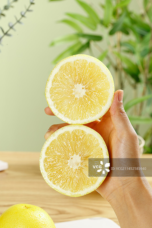 浅底上的南非橙柚图片素材