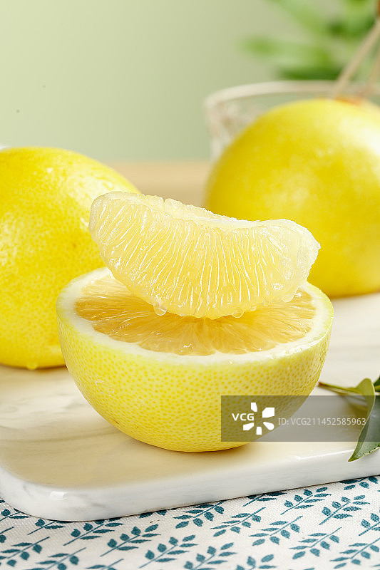 浅底上的南非橙柚图片素材