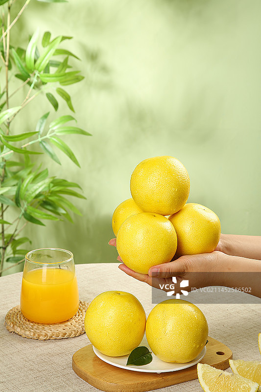 浅底上的南非橙柚图片素材