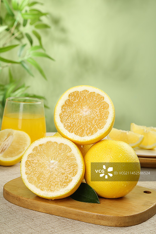 浅底上的南非橙柚图片素材