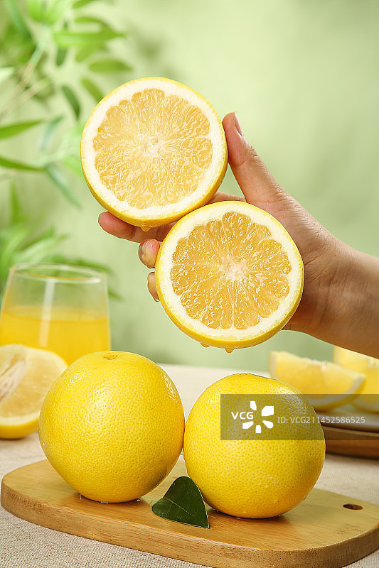 浅底上的南非橙柚图片素材