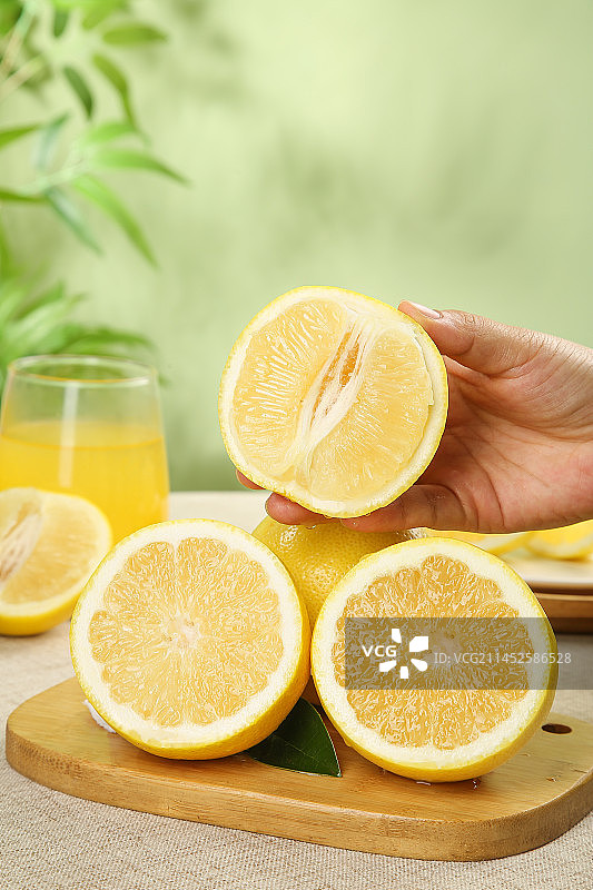 浅底上的南非橙柚图片素材