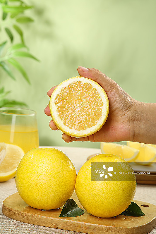 浅底上的南非橙柚图片素材