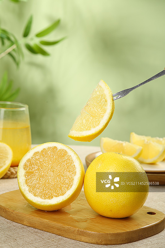 浅底上的南非橙柚图片素材