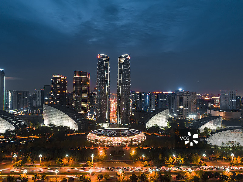 成都高新区金融城双子塔夜景图片素材