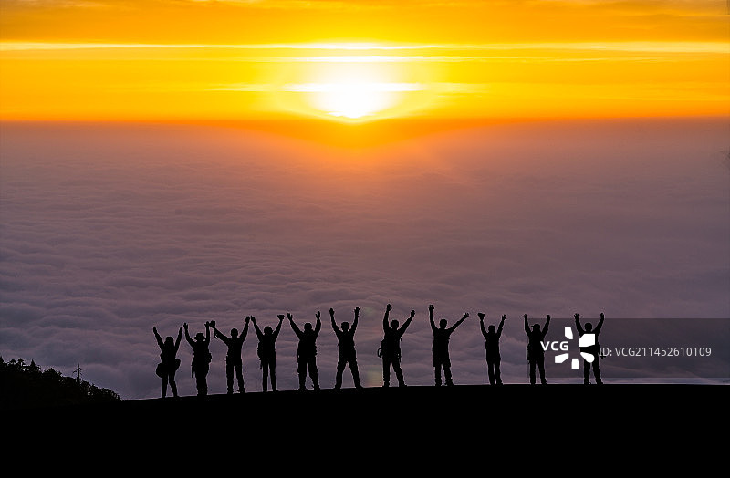 日出欢呼图片素材