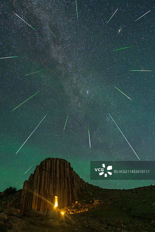 石条山流星雨图片素材