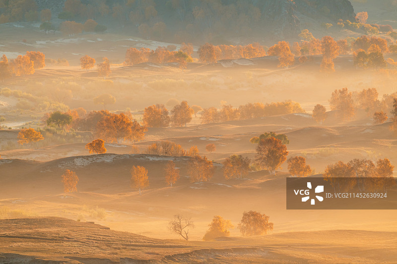 坝上草原乌兰布统景区敖包图前山秋季日出图片素材