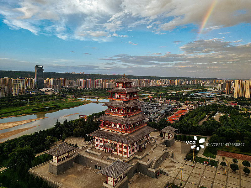 宝鸡 地标 夜景 宝鸡大剧院 国金中心 银泰 青铜器博物院 秦文化广场 石鼓阁图片素材