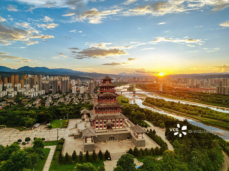 宝鸡 地标 夜景 宝鸡大剧院 国金中心 银泰 青铜器博物院 秦文化广场 石鼓阁图片素材