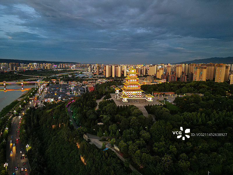 宝鸡 地标 夜景 宝鸡大剧院 国金中心 银泰 青铜器博物院 秦文化广场 石鼓阁图片素材