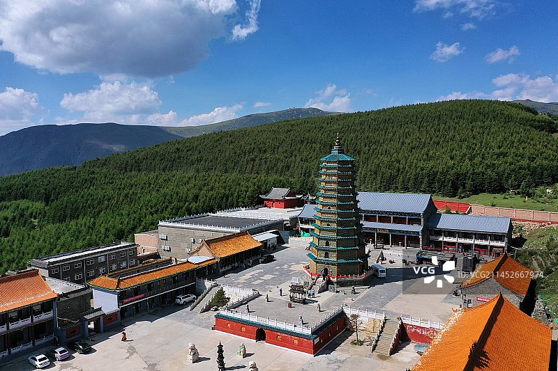 五台山狮子窝 万佛塔 琉璃瓦 航拍 山顶 寺庙斗拱古建图片素材