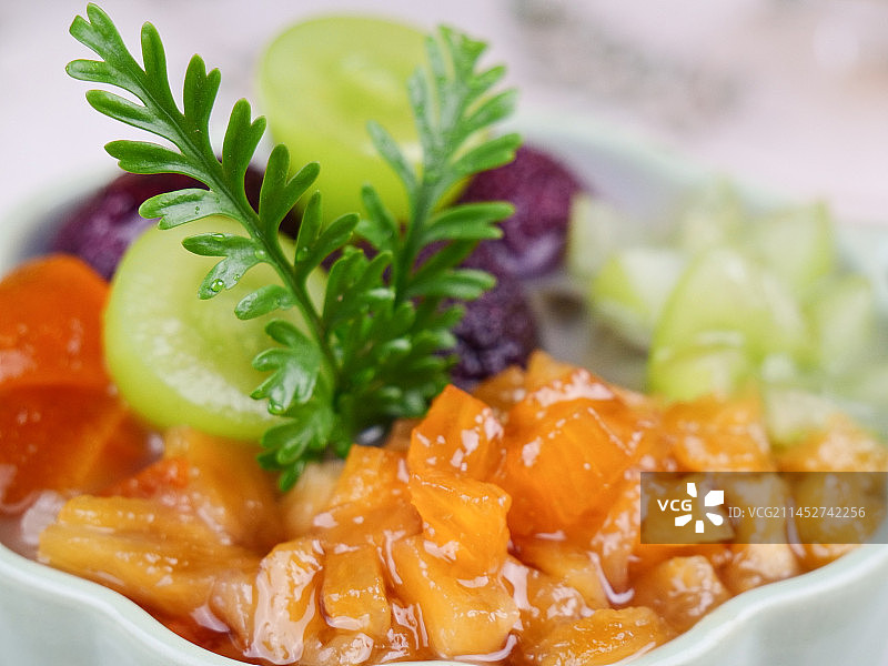 浅底上的夏日冷饮图片素材