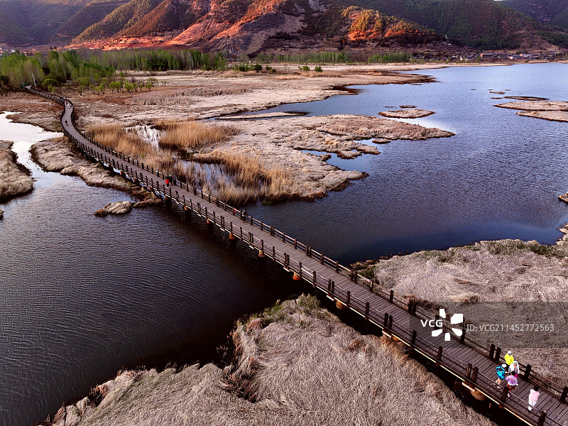 云南泸枯湖走婚桥图片素材