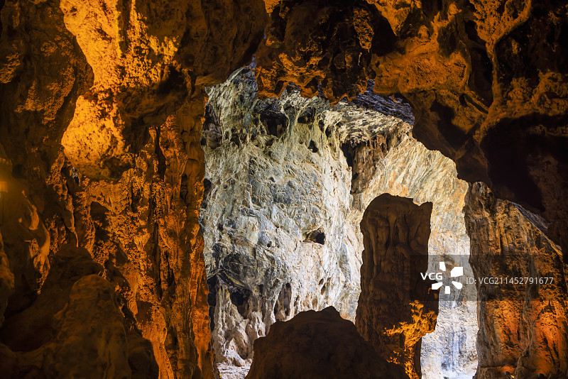 云南昆明  富民撒旦 宝石洞图片素材