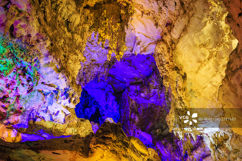 云南昆明  富民撒旦 宝石洞图片素材