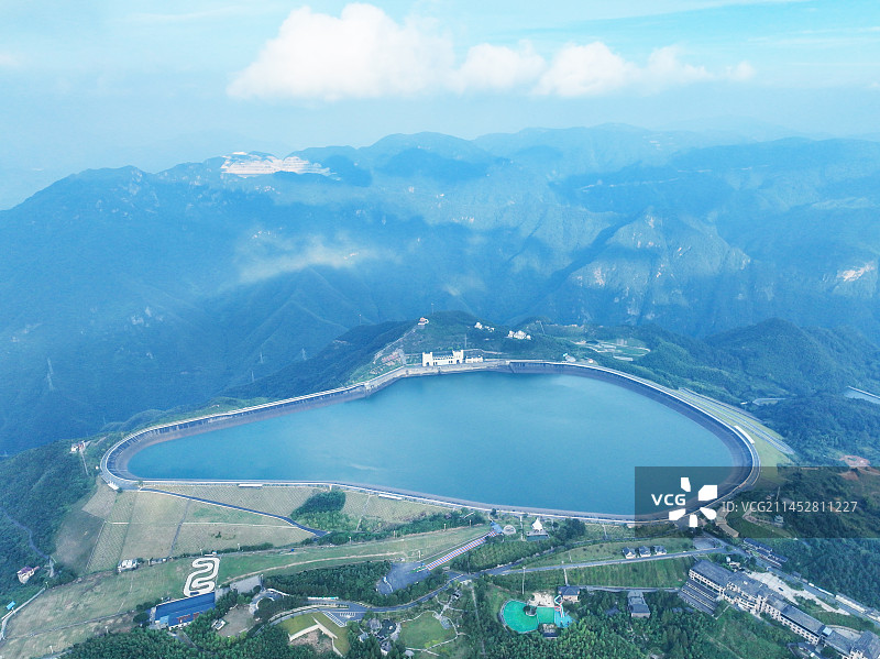 航拍浙江安吉江南天池图片素材