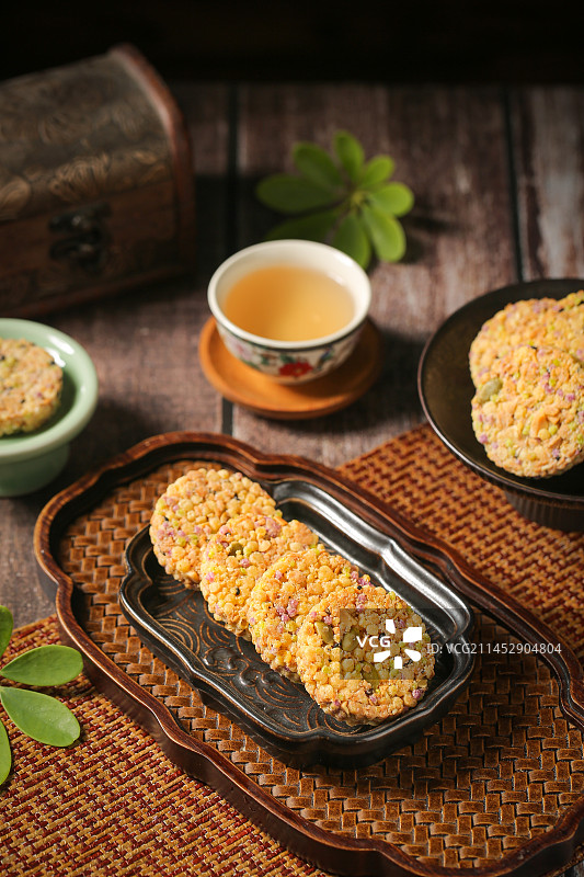 深底上的杂粮饼图片素材