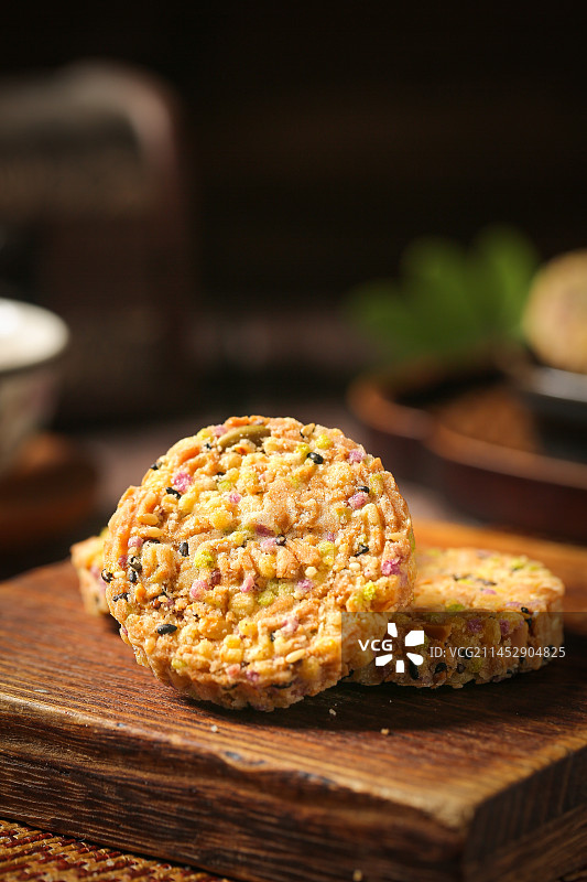 深底上的杂粮饼图片素材