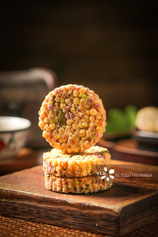 深底上的杂粮饼图片素材