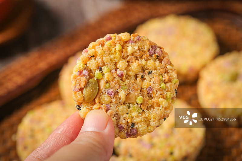 深底上的杂粮饼图片素材