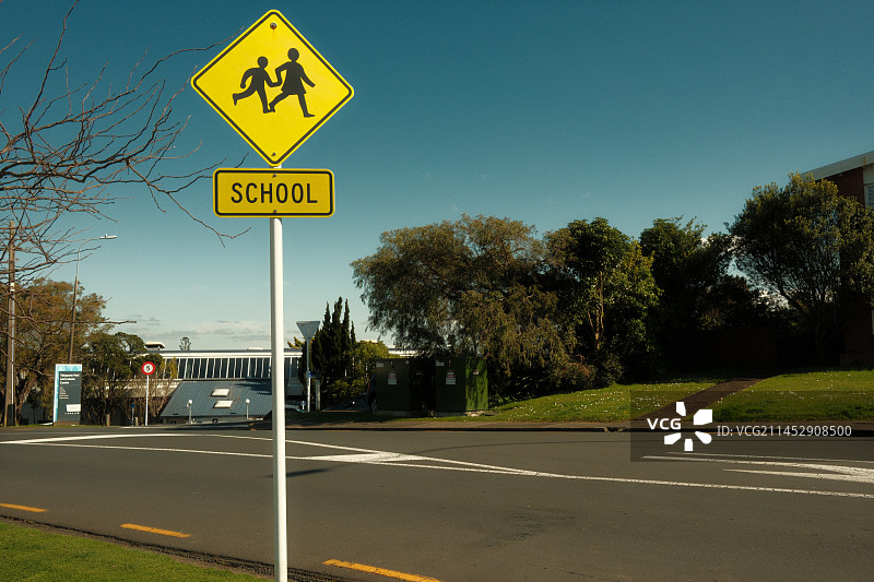 学校人行道限速路标路牌图片素材