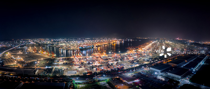 青岛港集装箱码头夜景航拍图片素材