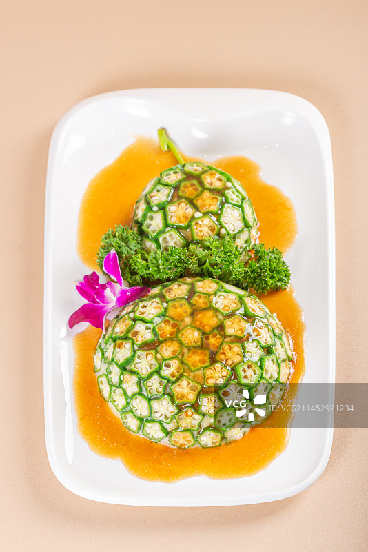 棚拍中餐菜品葫芦形的秋葵图片素材