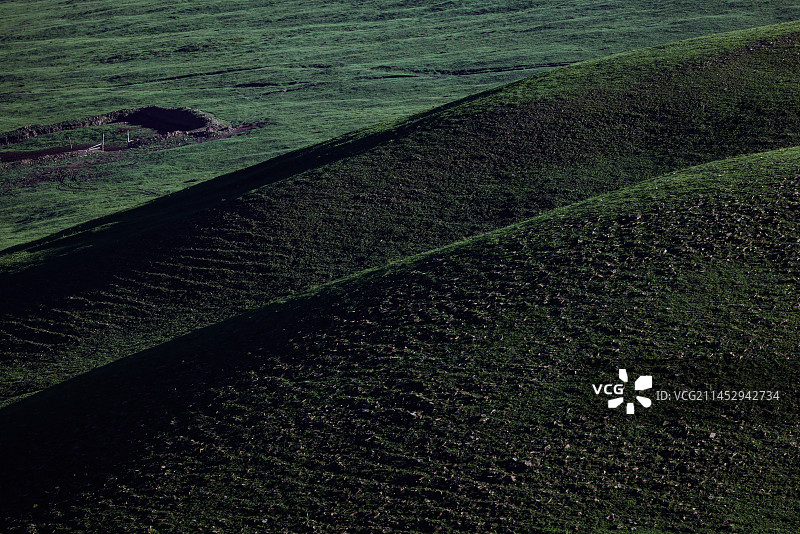 草原丘陵山脊图片素材